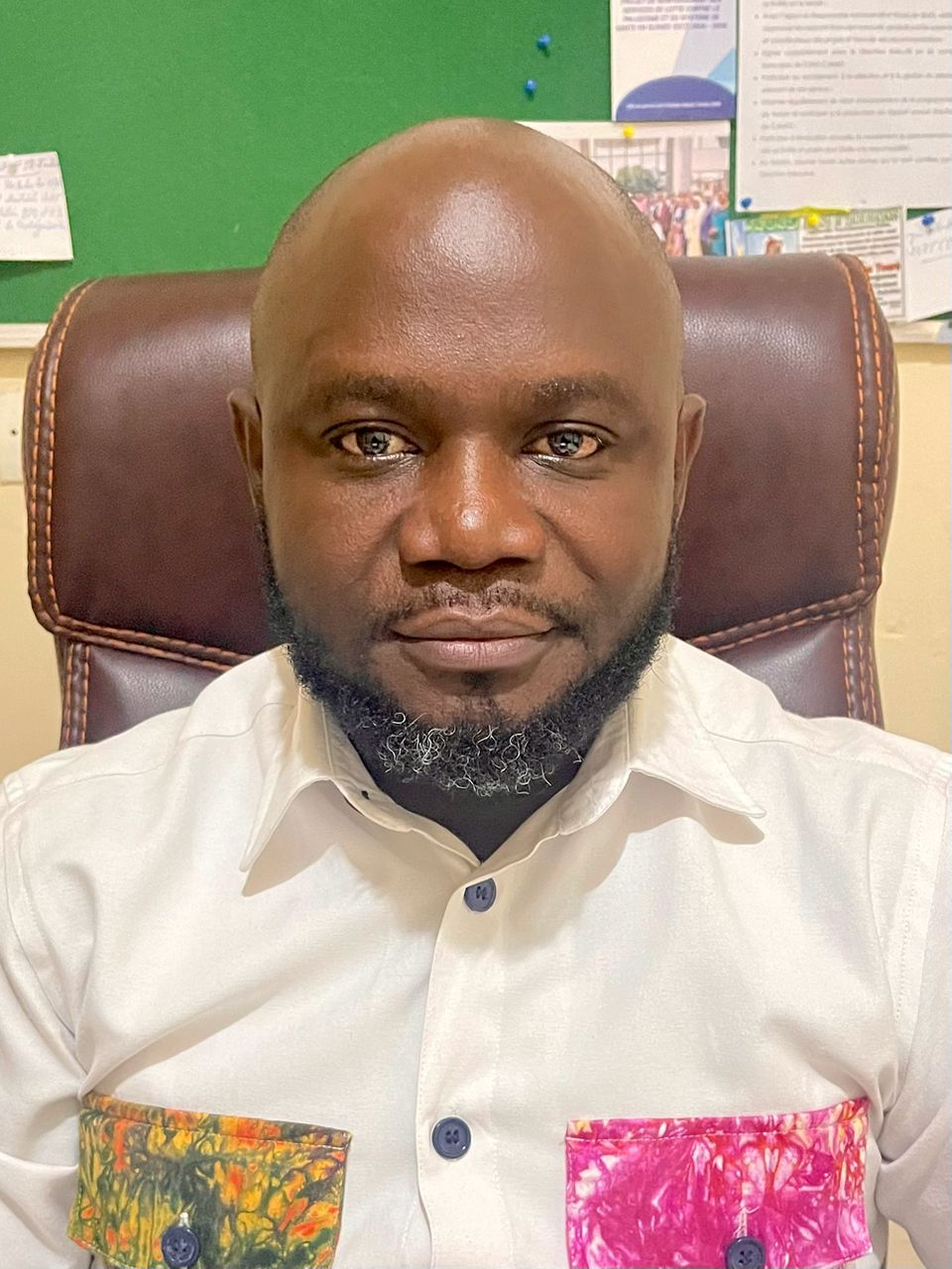 Portrait de Luc Innocent Touré, Coordinateur des programmes de CJMAD Guinée